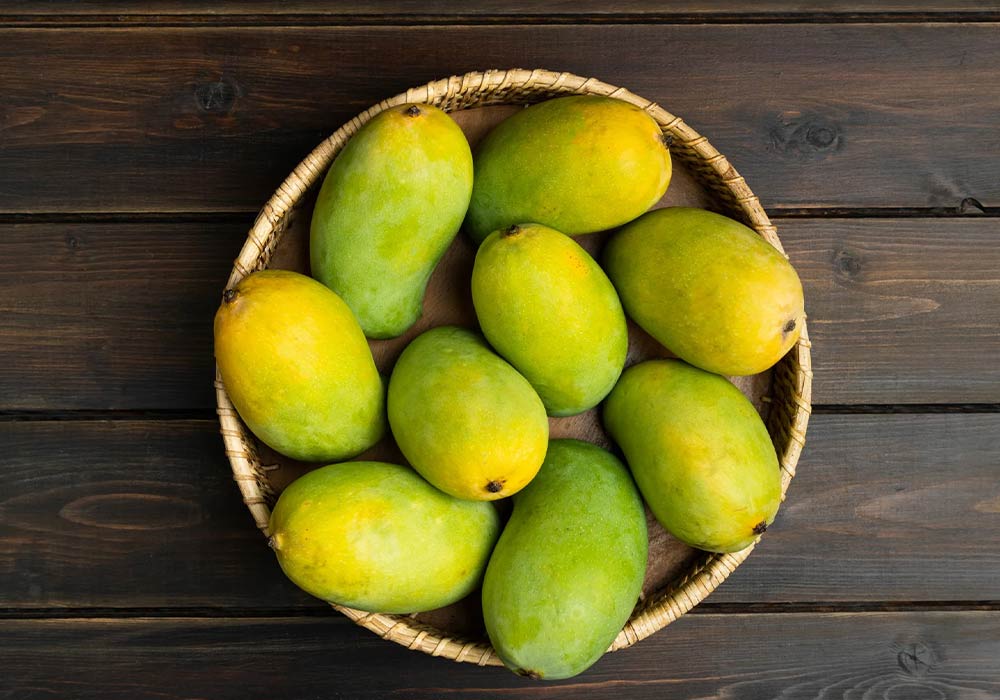 انبه سبز بخریم یا زرد؟ راهنمای تشخیص و انتخاب بهترین فرق انبه سبز و زرد 32 فرق انبه سبز و زرد