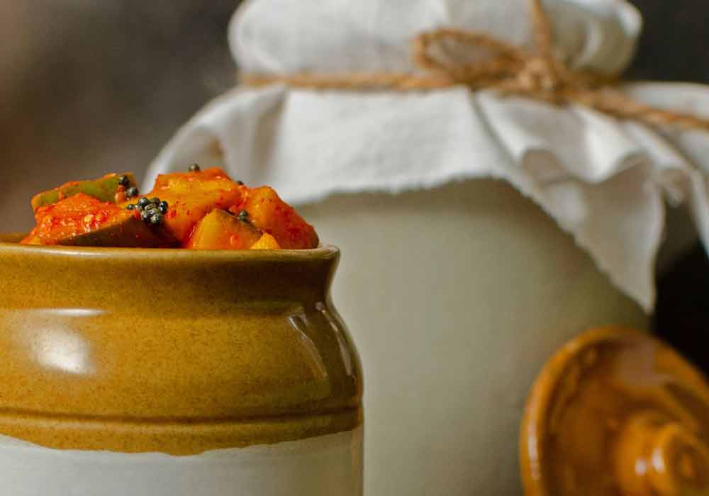 بسته‌بندی ترشی انبه برای ارسال