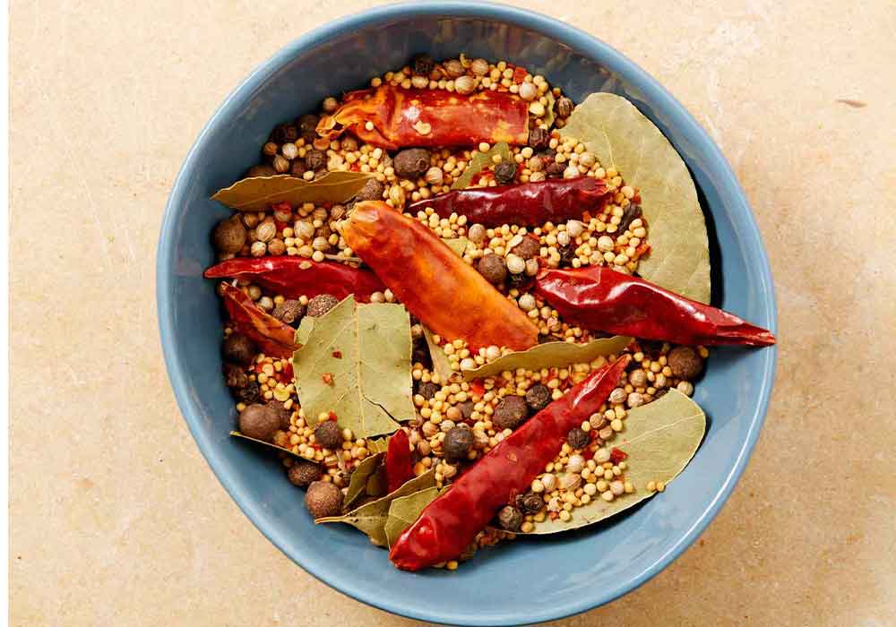 ادویه ترشی چیست