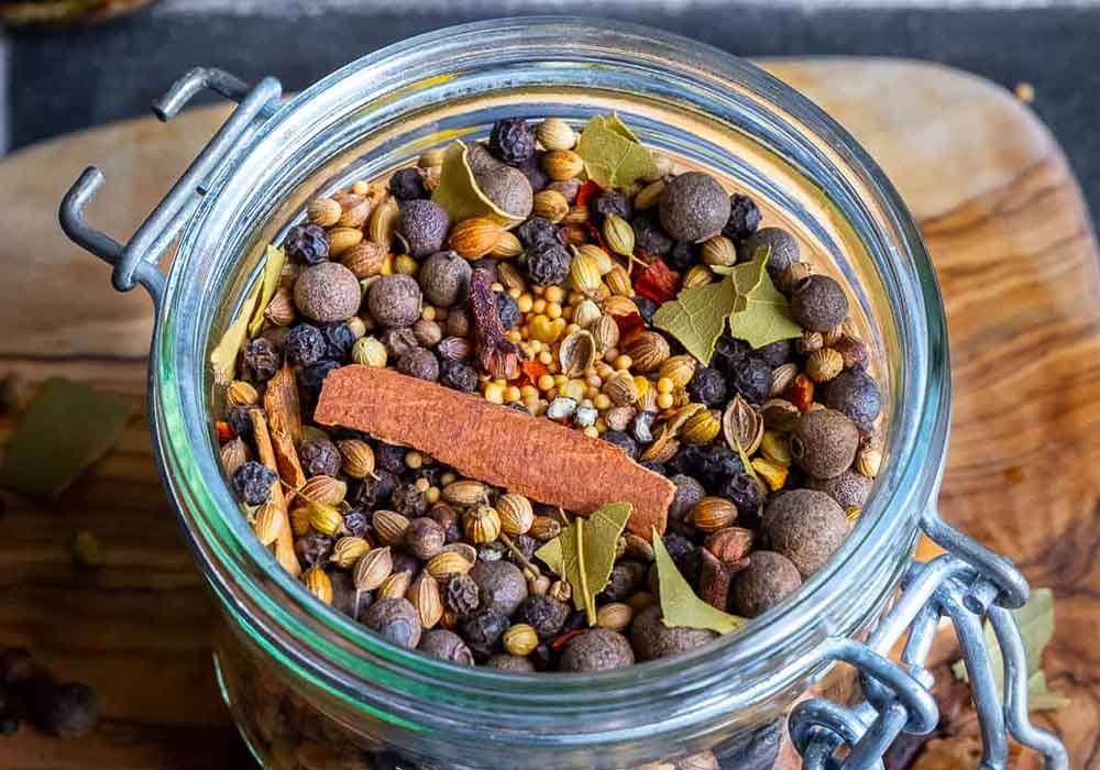 ادویه ترشی چیست